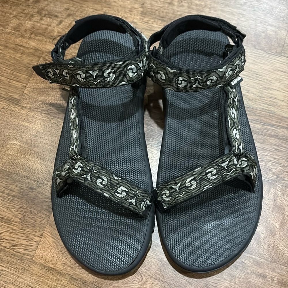 Teva sandals men 12. Hiking, outdoor shoes. Very good condition.